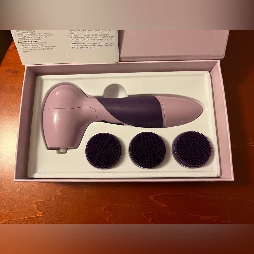 You•ology Younique Facial Cleansing Brush (NEW!)